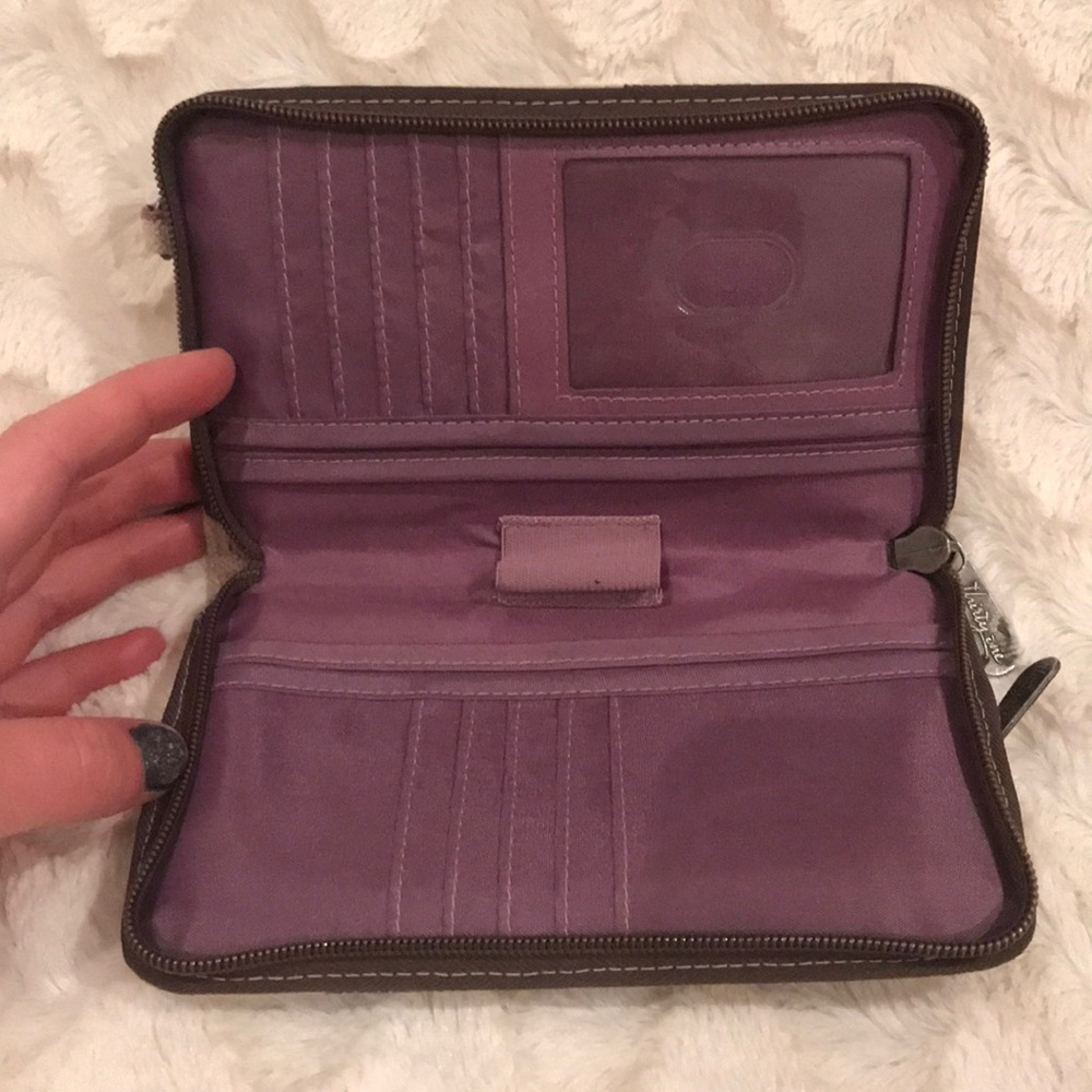 ThirtyOne Wallet - Picture 2 of 3